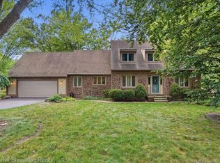 3360 Pleasant Valley Rd, Brighton, MI 48114