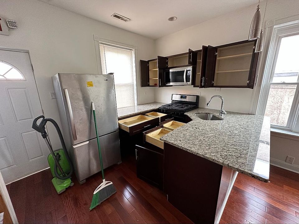 1st image of 1633 W Girard Ave #3R