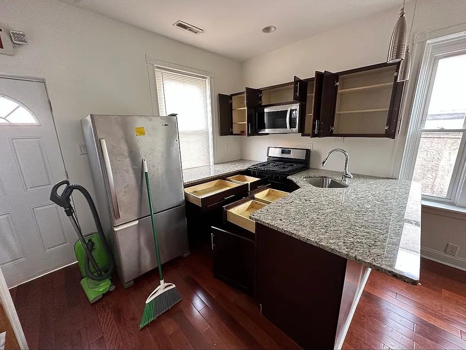 1633 W Girard Ave #3R