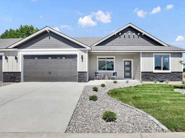 1109 N Country Club Dr APT 16, Deer Park, WA 99006