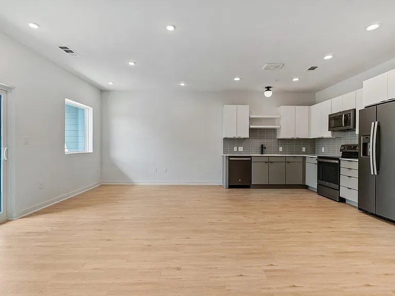 100 W Mockingbird Ln — Photo 5
