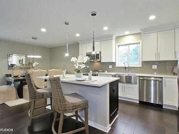 5th image of 132 Arrowwood Dr