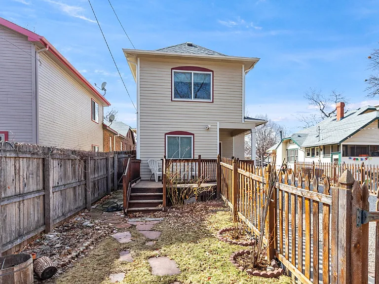 632 Bross St — Photo 36