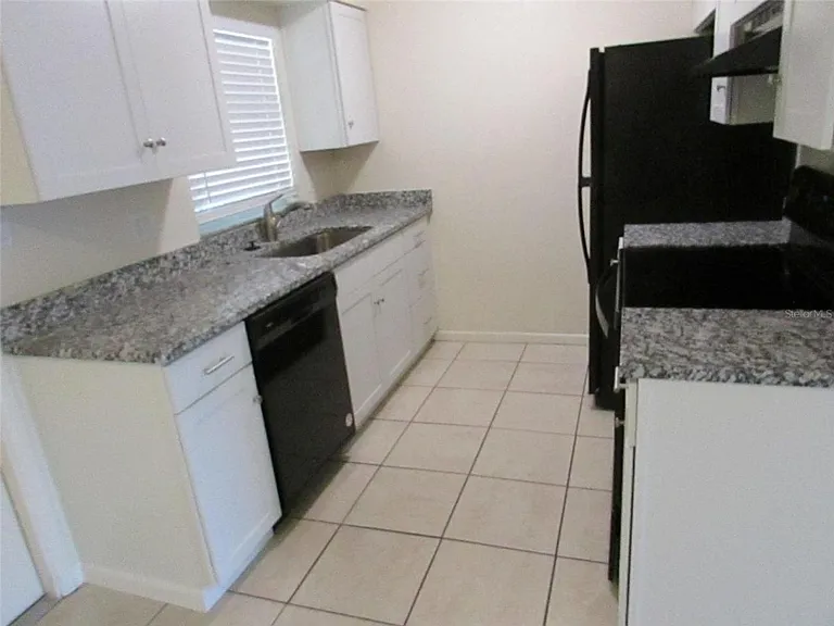 822 S Lone Oak Dr — Photo 2