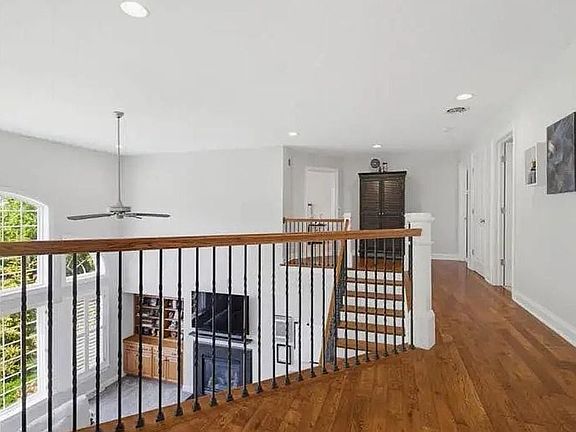 4th image of 283 S East Ave