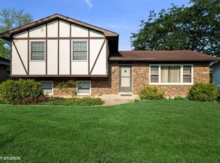 406 S Thornwood Dr, Lindenhurst, IL