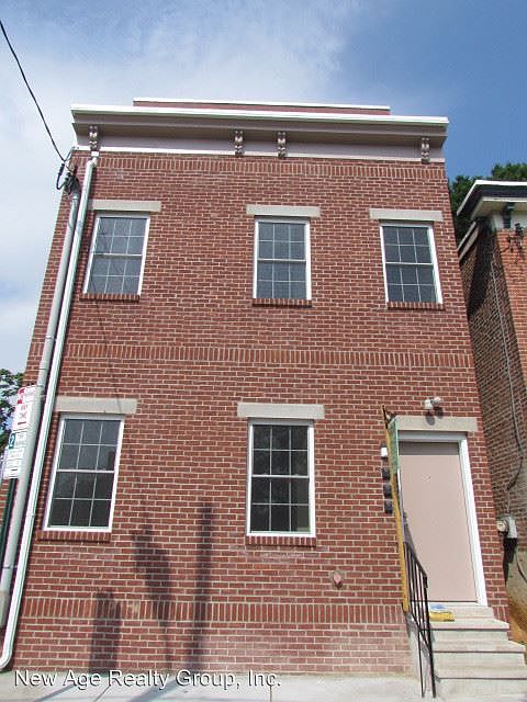 1st image of 326 N Sloan St #3316695