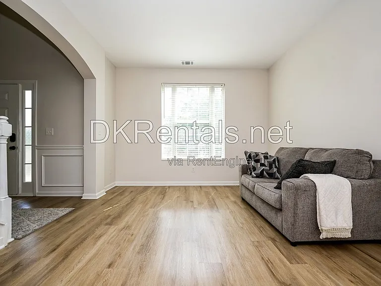 3926 Yosemite Park Ln — Photo 5