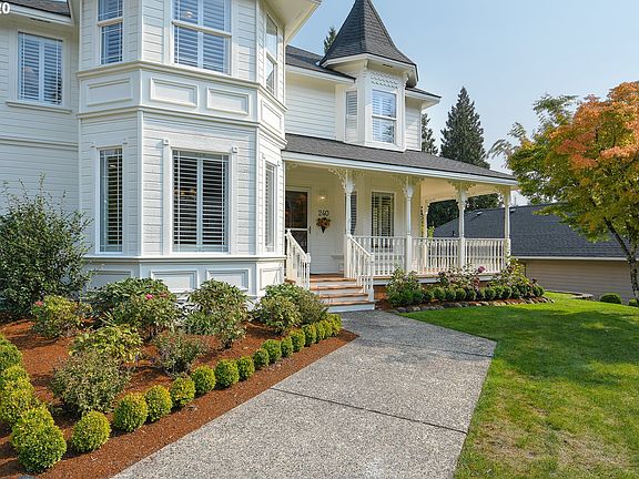 3rd image of 240 W Saint James Pl