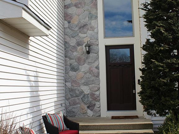 3rd image of 2864 Big Timber Dr NE