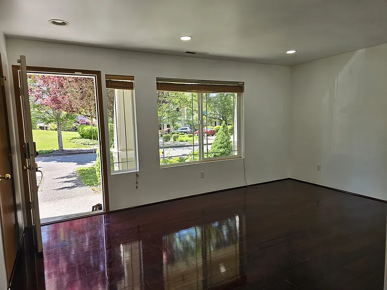 Living room with view to the open park in the front, with lot of privacy.

Park has sit out to enjoy the sun. 

Just like the huge private park right in front of the house.
