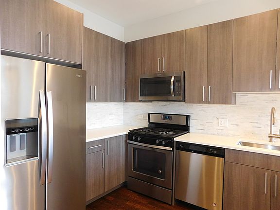 4th image of 5139 N Broadway St #412