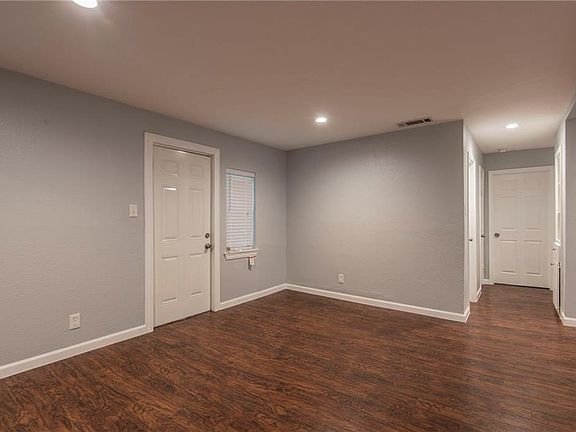 5th image of 2701 Driftwood Dr