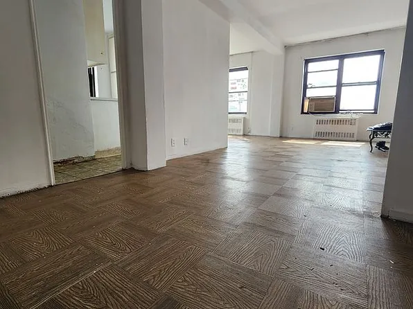 9905 63rd Dr APT 9V, Rego Park, NY 11374