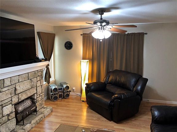 5th image of 2606 Vincent St