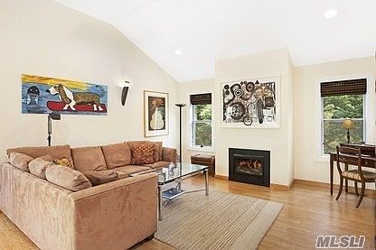 2nd image of 29 Windwood Ct