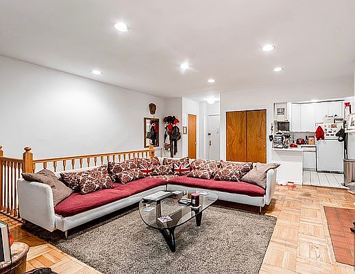 3rd image of 55 W 89th St APT 1R