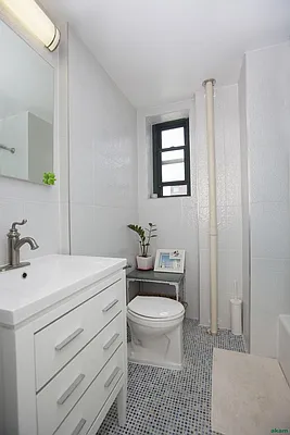 Sold by Akam Sales and Brokerage | media 23