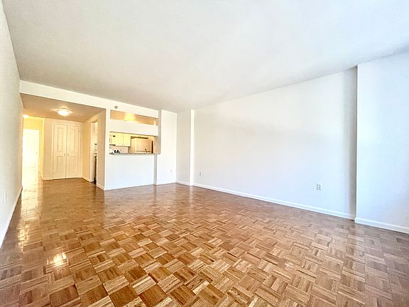 3rd image of 350 W 43rd St APT 5D