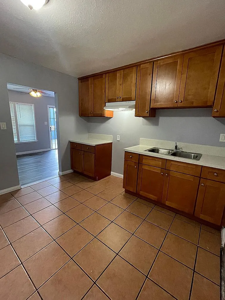2 bed, $2,195 — Photo 3
