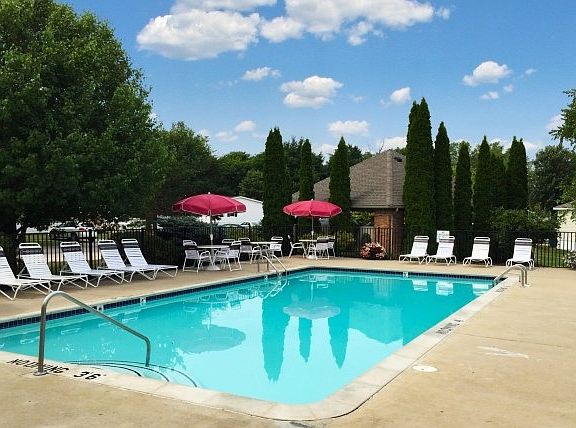 3rd image of 4176 Knightsbridge Ln #465