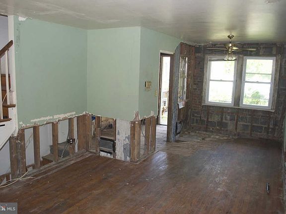4th image of 572 E Nelson Ave
