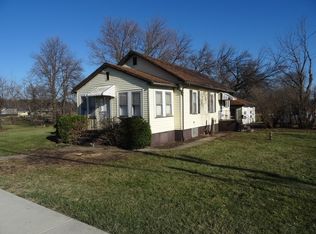 720 Clark St, Utica, IL 61373