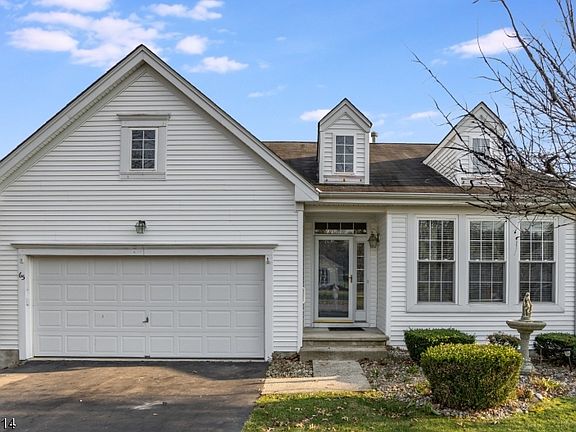 3rd image of 65 Kensington Cir