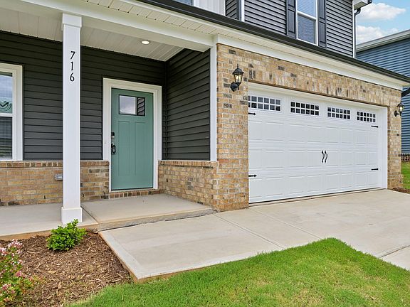 3rd image of 716 Deschutes Dr