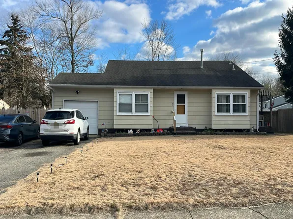 8 Sumner Ave, Toms River, NJ 08755