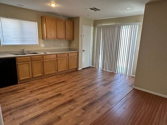 5th image of 152 Fratelli Ave