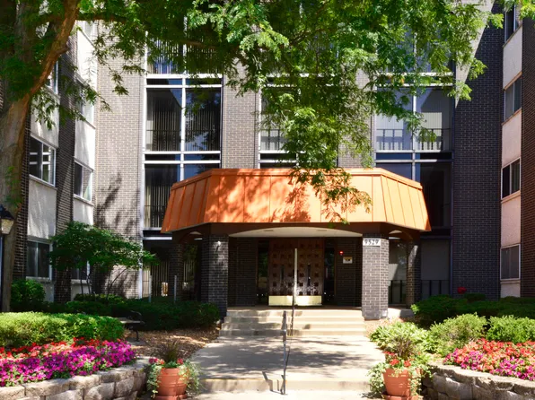 9529 Bronx Ave APT 209, Skokie, IL 60077