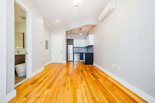 Rented by Nooklyn NYC LLC | media 9