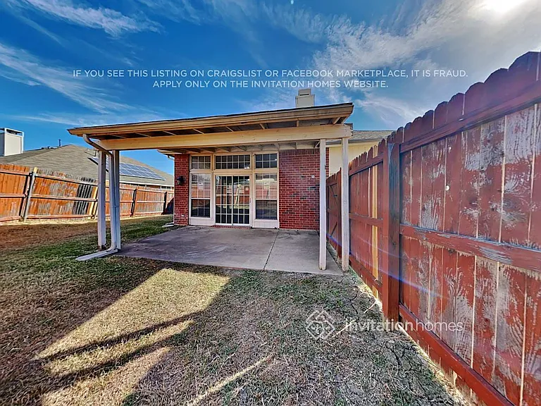 2060 Camelot Dr — Photo 16