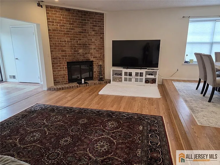 508 Brokaw Ct — Photo 3