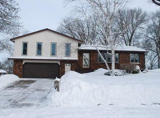 1120 Parkridge Dr, Onalaska, WI 54650