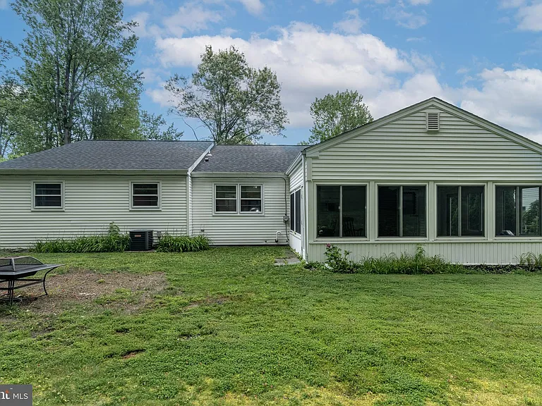 1744 Lark Ln — Photo 39