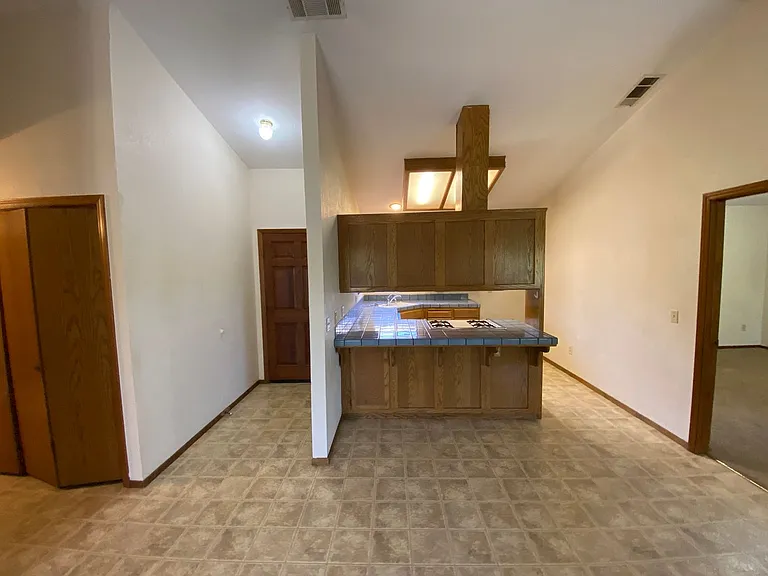1348 E Ferguson Ct — Photo 9