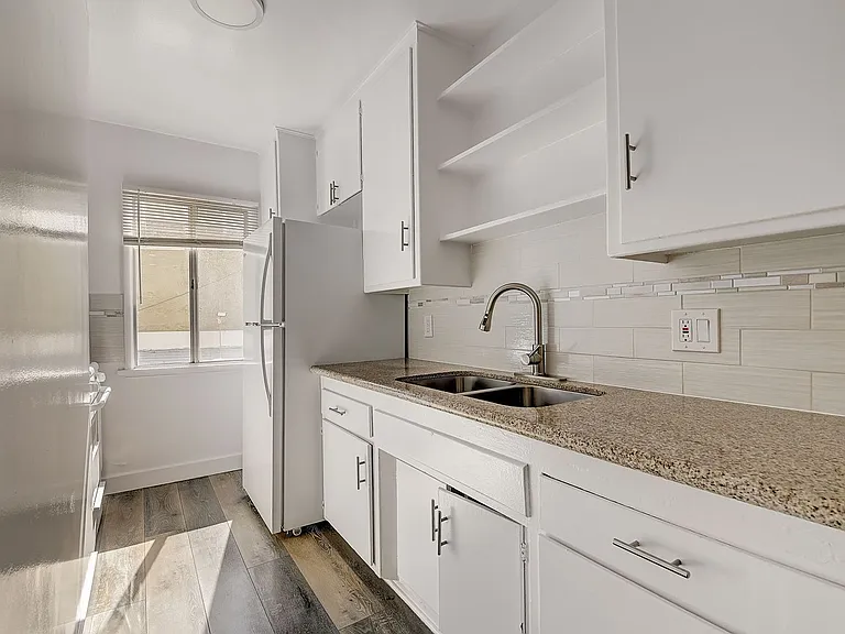7044 Lanewood Ave — Photo 17