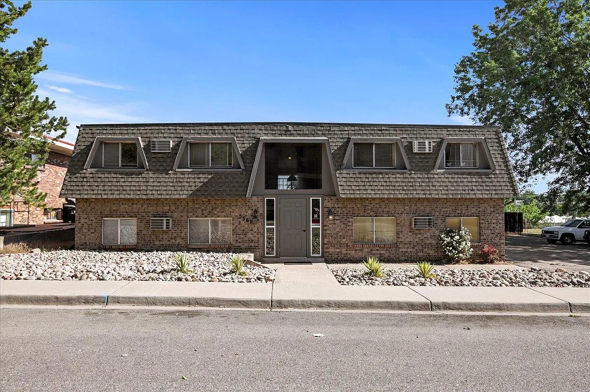 2 bed, 1122 sqft, $1,300 — Photo 2