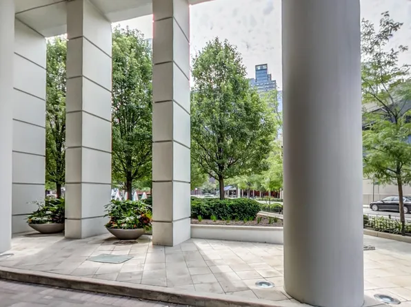 414 N Orleans St #2411, Chicago, IL 60654