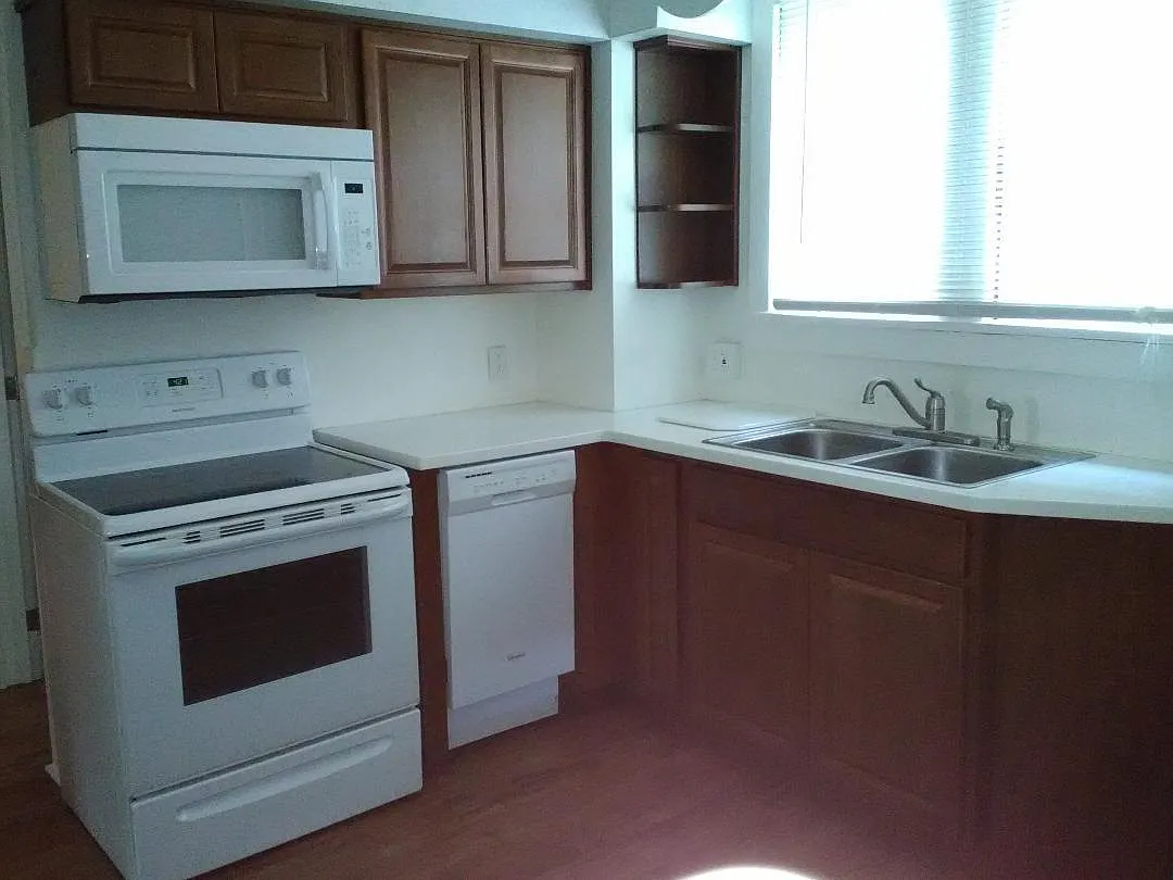 3 bed, 1450 sqft, $2,100 — Photo 4