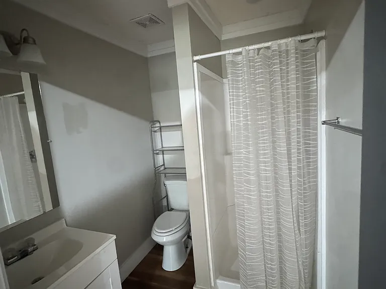 213 E Wright Ave — Photo 6