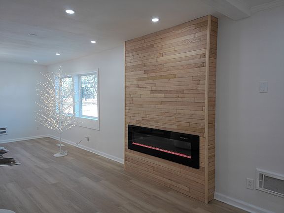 4th image of 1092 Owen Cir