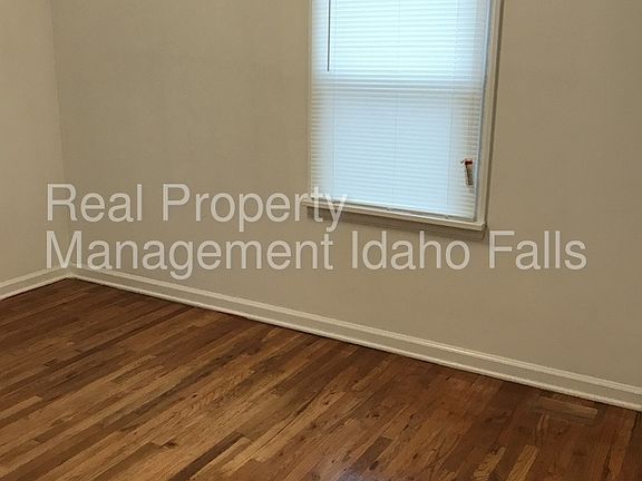 4th image of 400 E 19th St