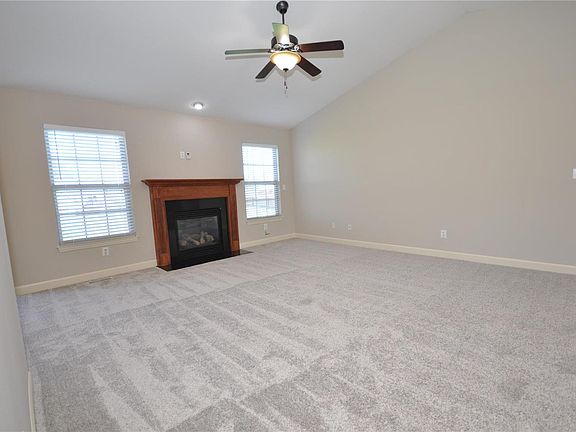 3rd image of 2439 Calico Ln