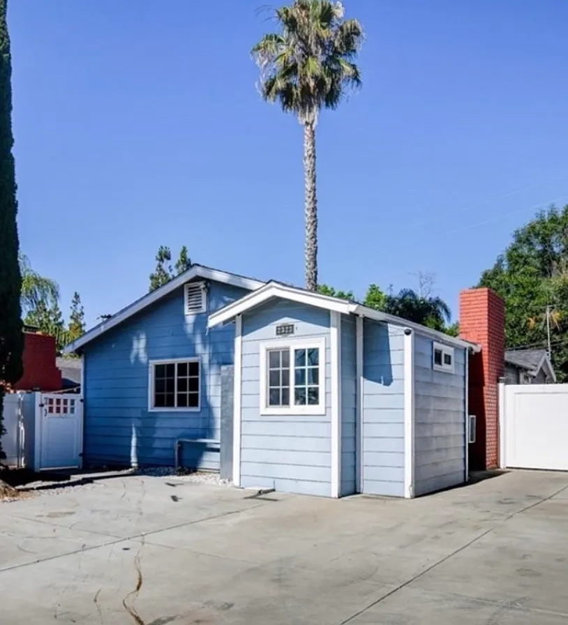 Building Photo - 2323 Almira Ave