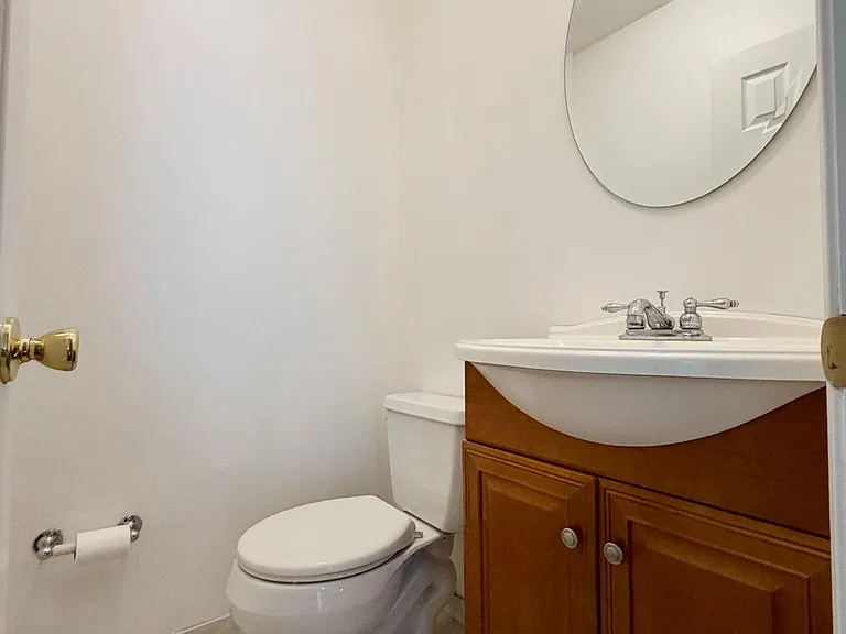 422 Village Ln — Photo 10