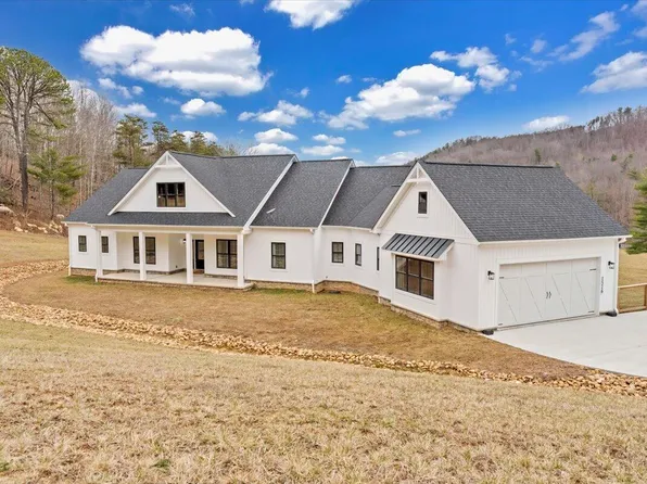 1516 Powder Mill Rd, Elk Creek, VA 24326