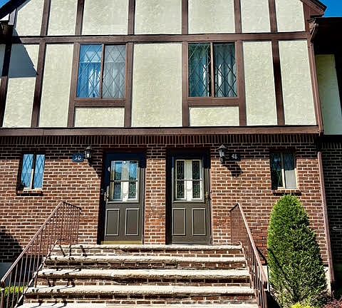 2nd image of 48 Holiday Ct #48